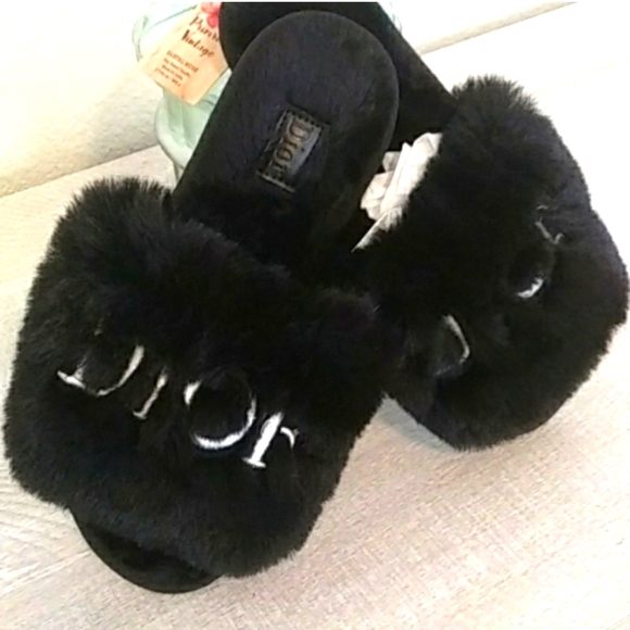 NWT Plush Winter Slipper - Picture 1 of 1
